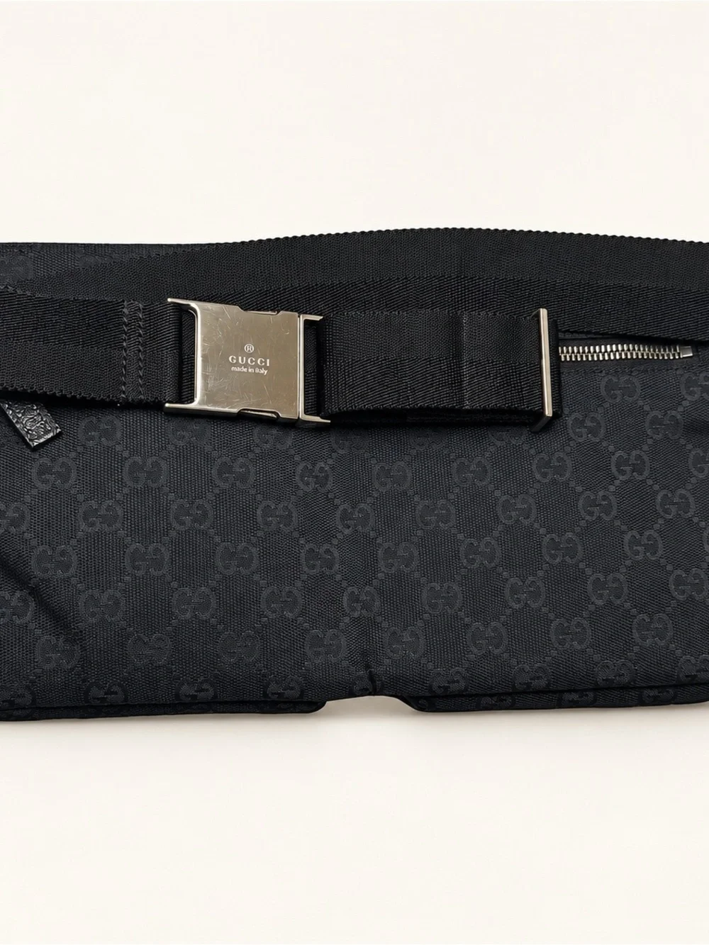 Gucci Black GG Canvas Crossbody Pouch with Strap
